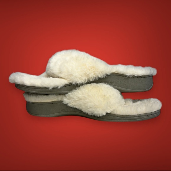 Vionic Indulge Gracie White Plush Faux Fur Supportive Thong Slippers Women's 11 - Picture 8 of 13